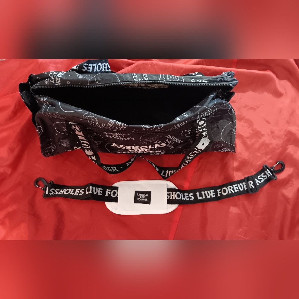 ALF Emotional Baggage Graphic Duffle Bag (NWOT) - Picture 2 of 7